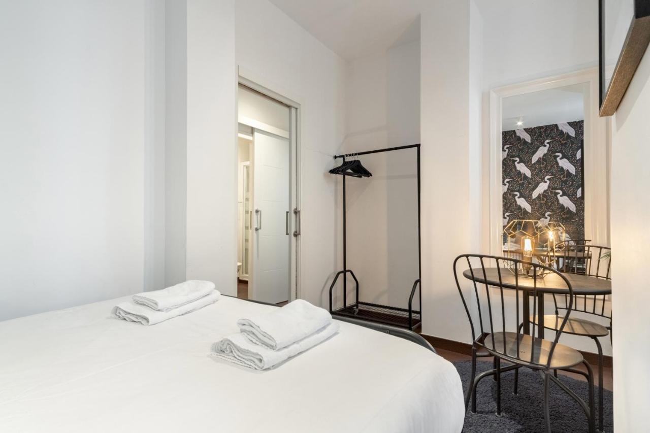 2 Bedrooms 2 Bathrooms Furnished - Malasana - Bright Stylish - Mintystay Madrid Exterior foto