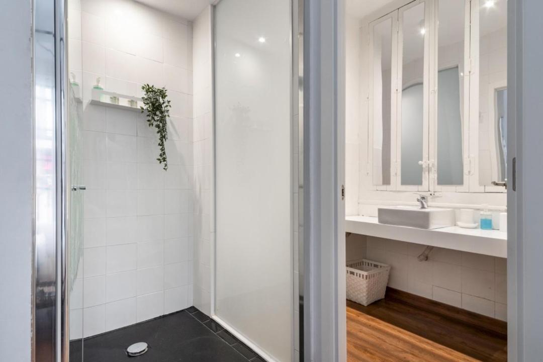 2 Bedrooms 2 Bathrooms Furnished - Malasana - Bright Stylish - Mintystay Madrid Exterior foto