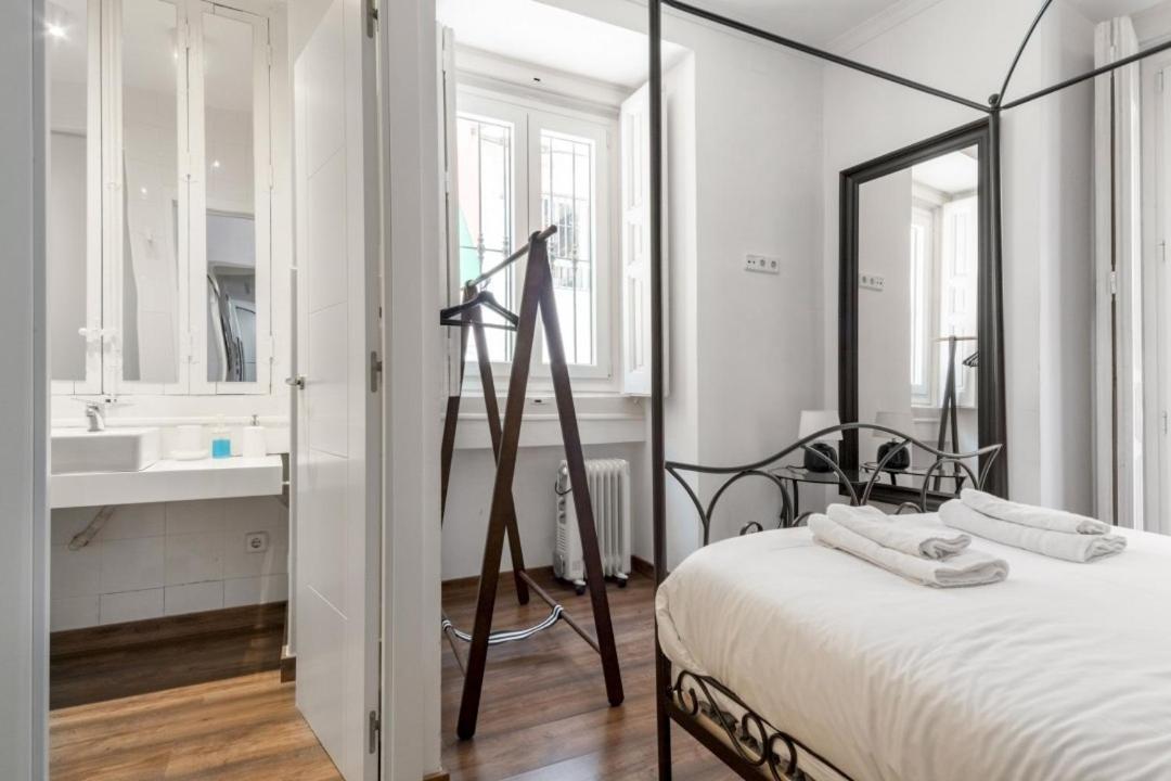 2 Bedrooms 2 Bathrooms Furnished - Malasana - Bright Stylish - Mintystay Madrid Exterior foto