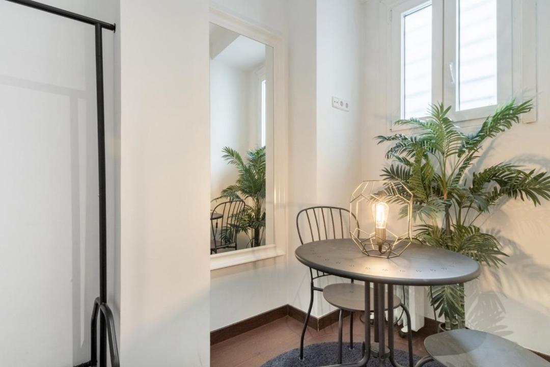 2 Bedrooms 2 Bathrooms Furnished - Malasana - Bright Stylish - Mintystay Madrid Exterior foto